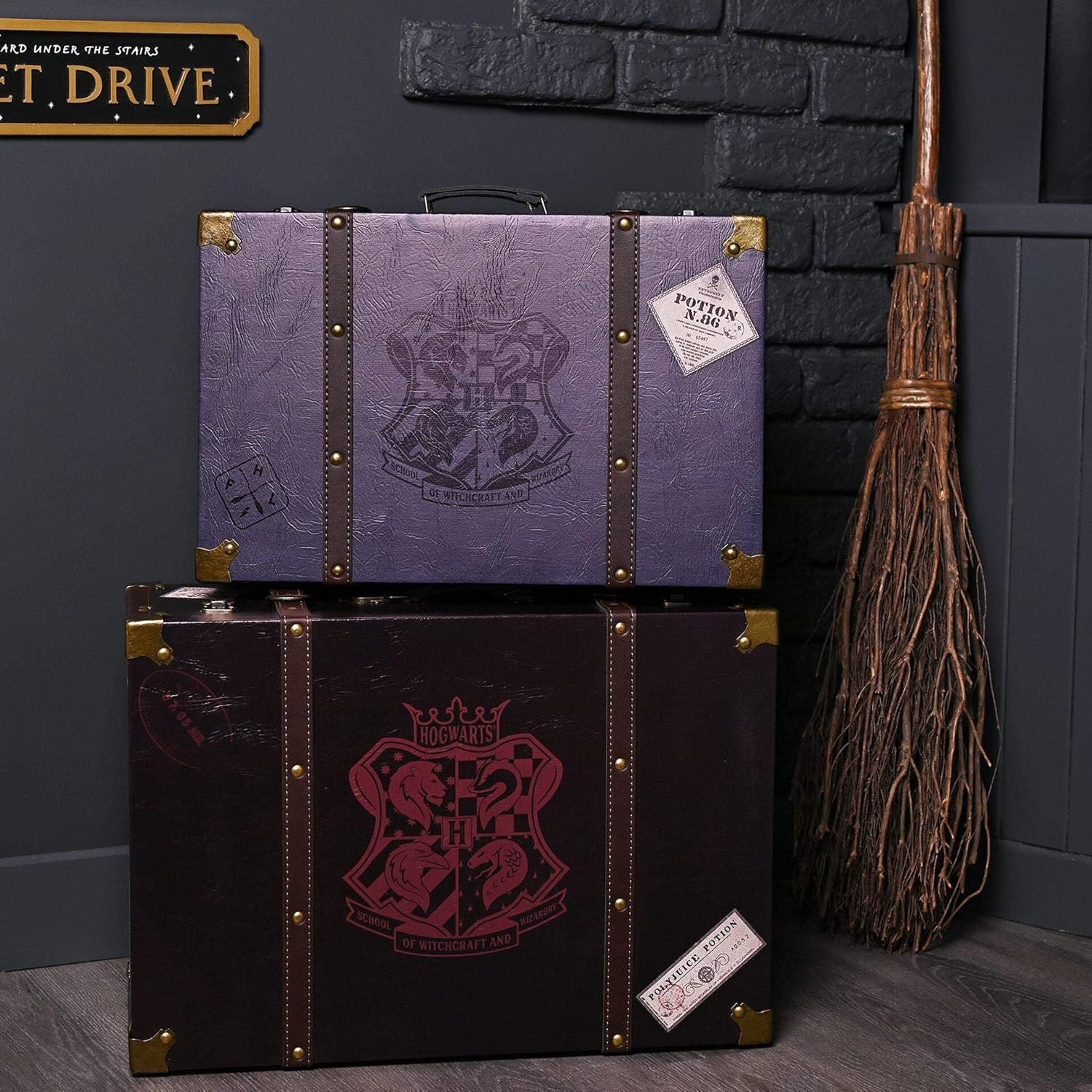Harry Potter Hogwarts Kofferset Burgunderrot (2-teilig) – Warner Bros. Alumni Truhen