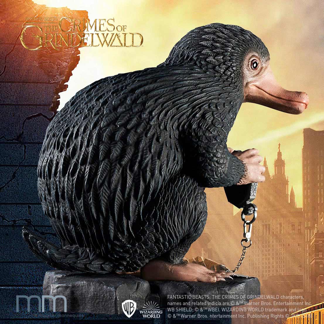 Niffler mit Uhr Seitenansicht